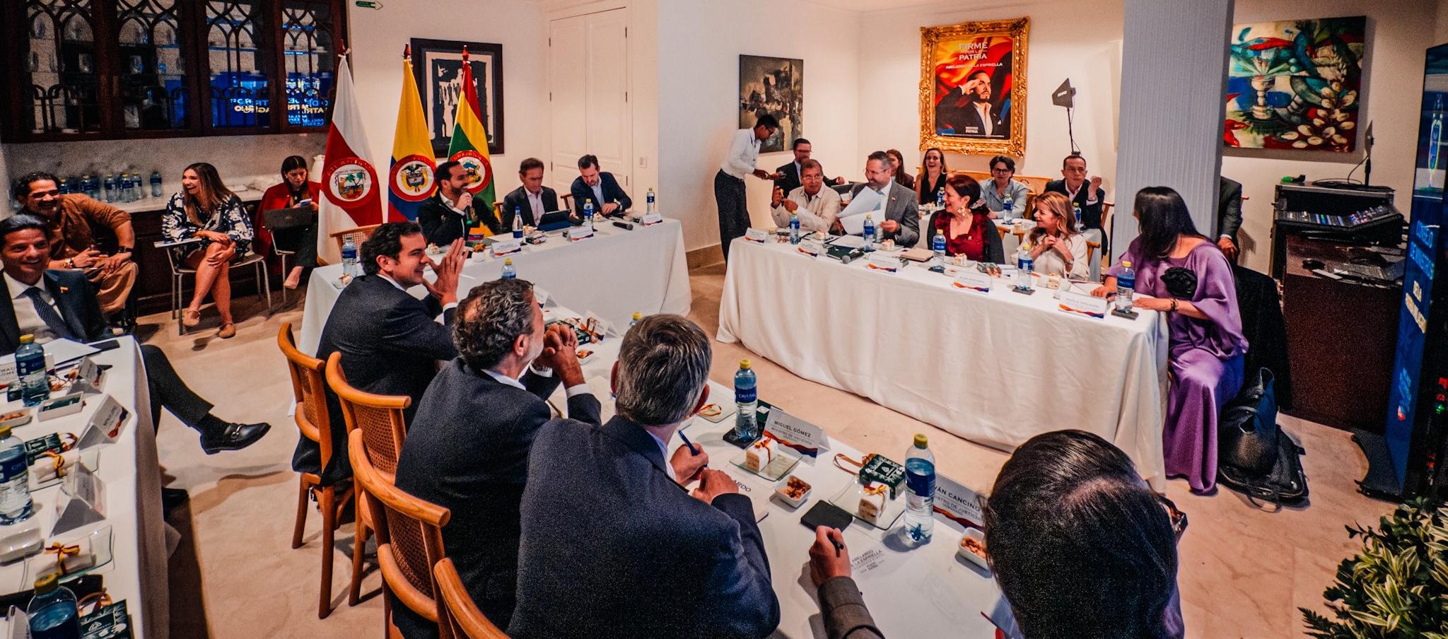 Imagen de una reunión de ministros del Gobierno entrante.
