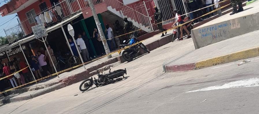 La motocicleta en donde se desmovilizaba los dos sospechosos. 