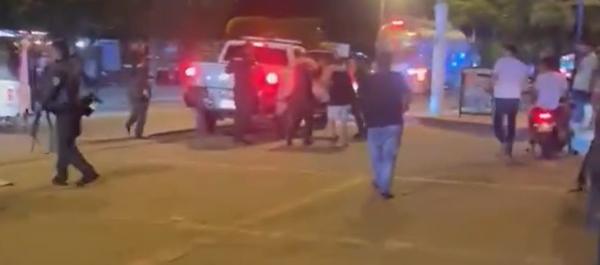 Imagen de los policías atacados.