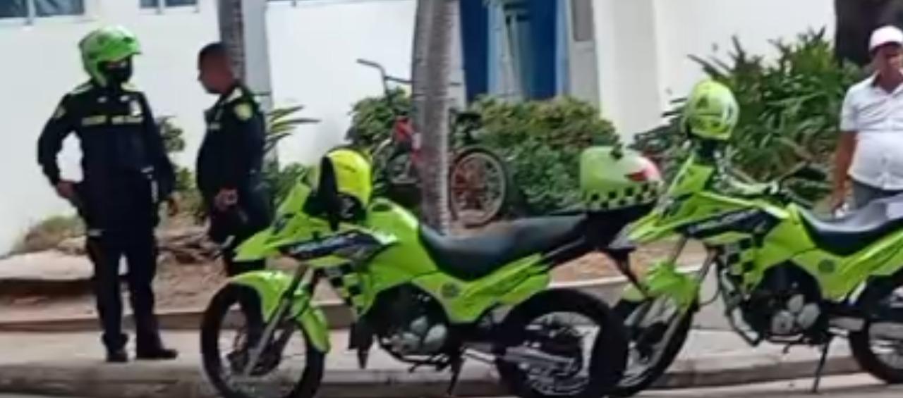 Varias patrullas de la Policía en el Camino Adelita de Char este martes. 
