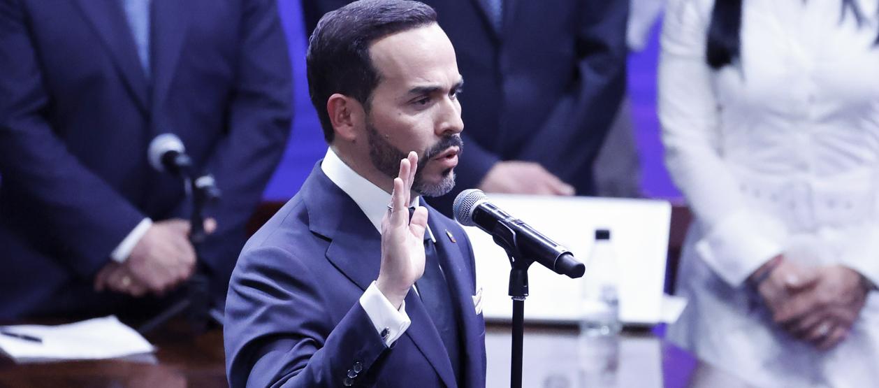 Momento del juramento de Abelardo De La Espriella.