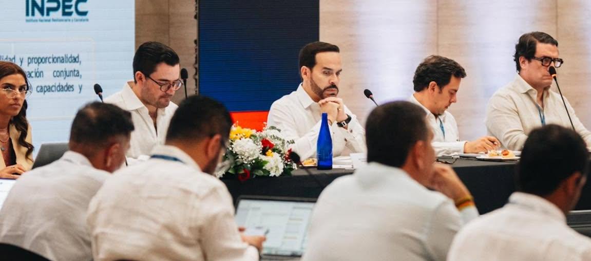 Reunión del Presidente electo con sus ministros designados y nueve alcaldes del país.
