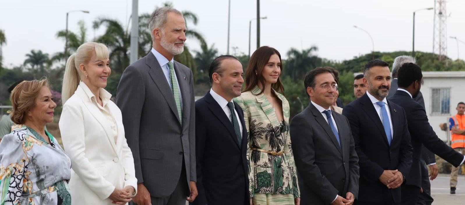 El Rey de España fue recibido por las autoridades de Cali.