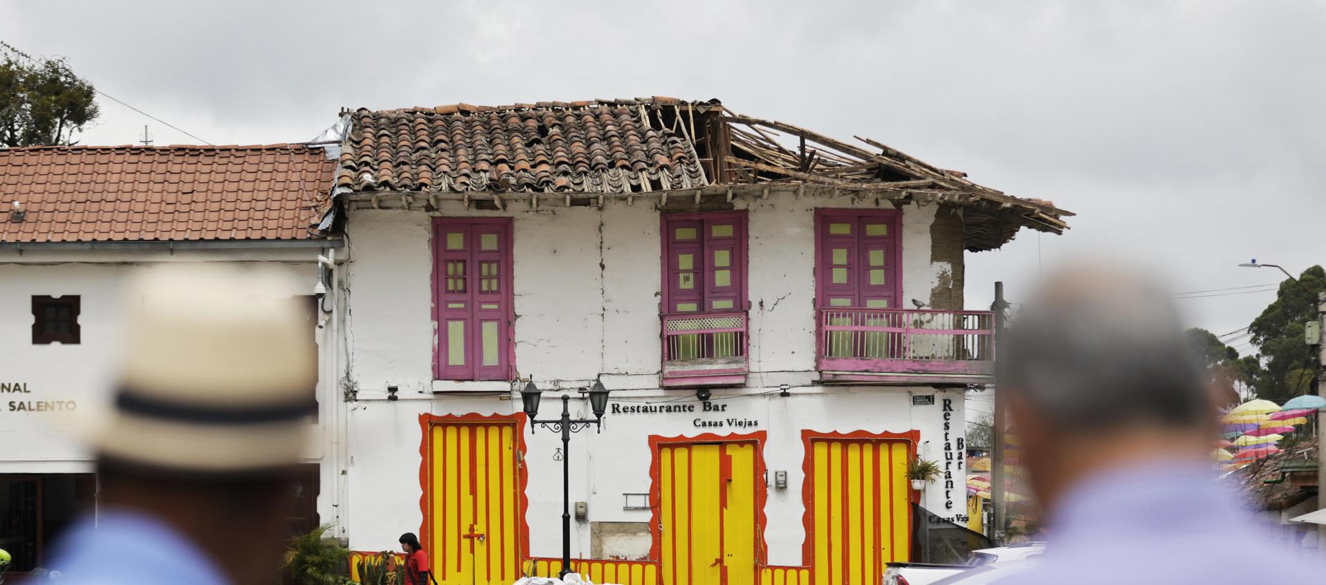 Una vivienda con daños causados por el terremoto de magnitud 7,4 del pasado 10 de agosto, en Salento. 