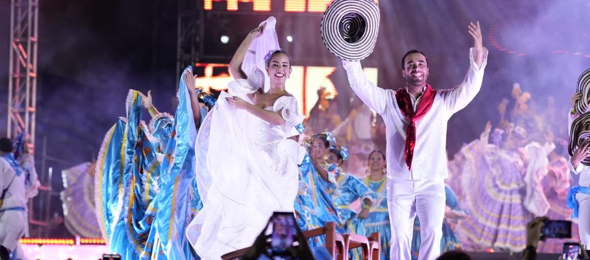 Sharon Hurtado Esquiaqui y  Luis Mauricio Aragón Hernández, reyes del Carnaval de la 44 2026