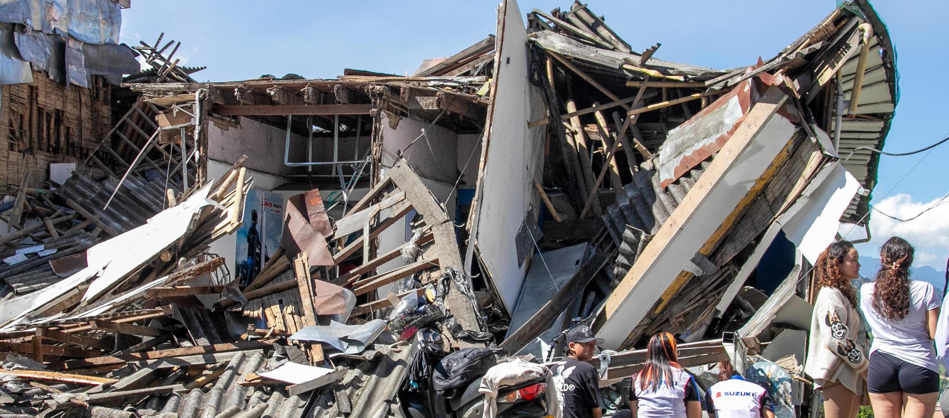 Edificaciones colapsadas en el Eje Cafetero tras el terremoto. 