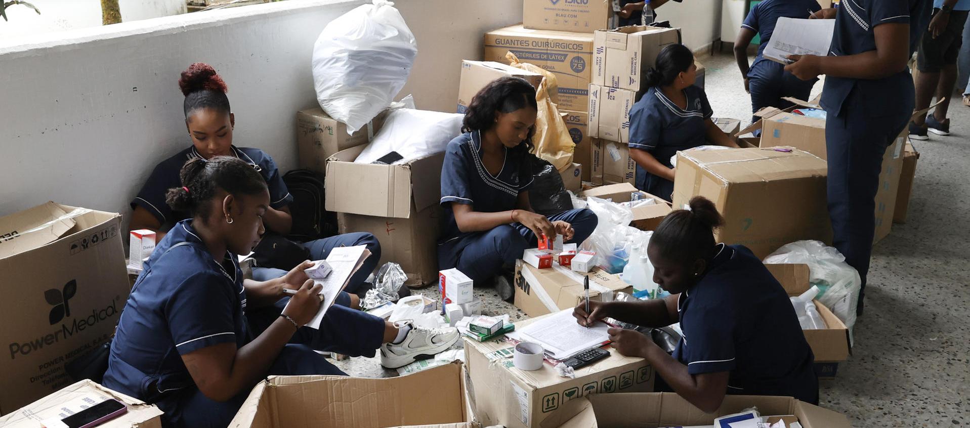 Trabajadores del principal centro asistencial del departamento del Chocó organizan las donaciones.