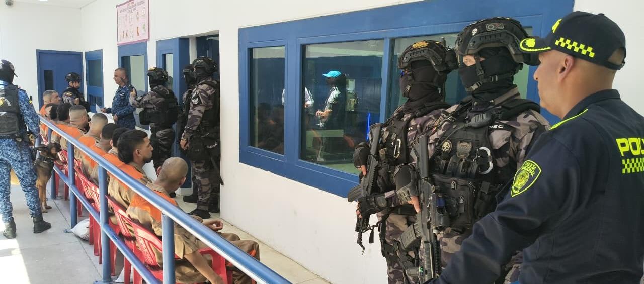 Reclusos trasladados a Bogotá. 
