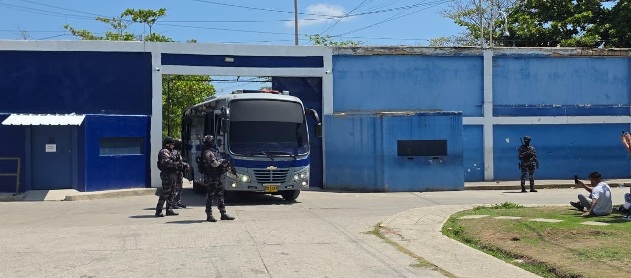 Traslados de reclusos de la Penitenciaría El Bosque.