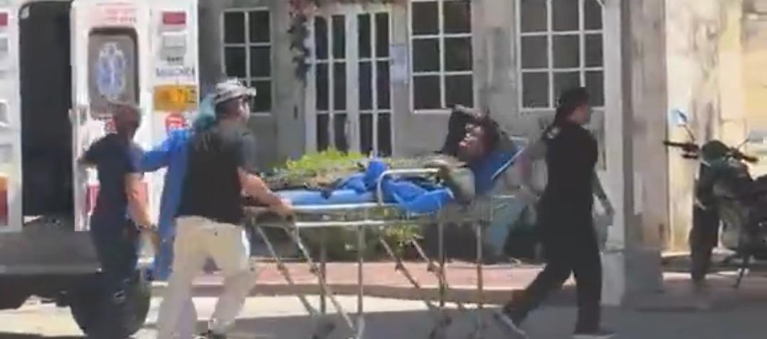 Un militar herido llegando al hospital de Pelaya