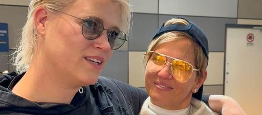 Verónica Alcocer con su amiga la DJ Gunn Lundemo
