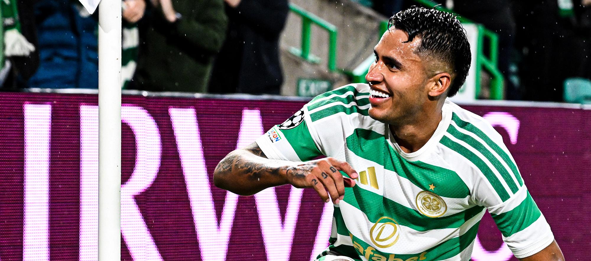 Camilo Durán festeja de sus goles al LASK.