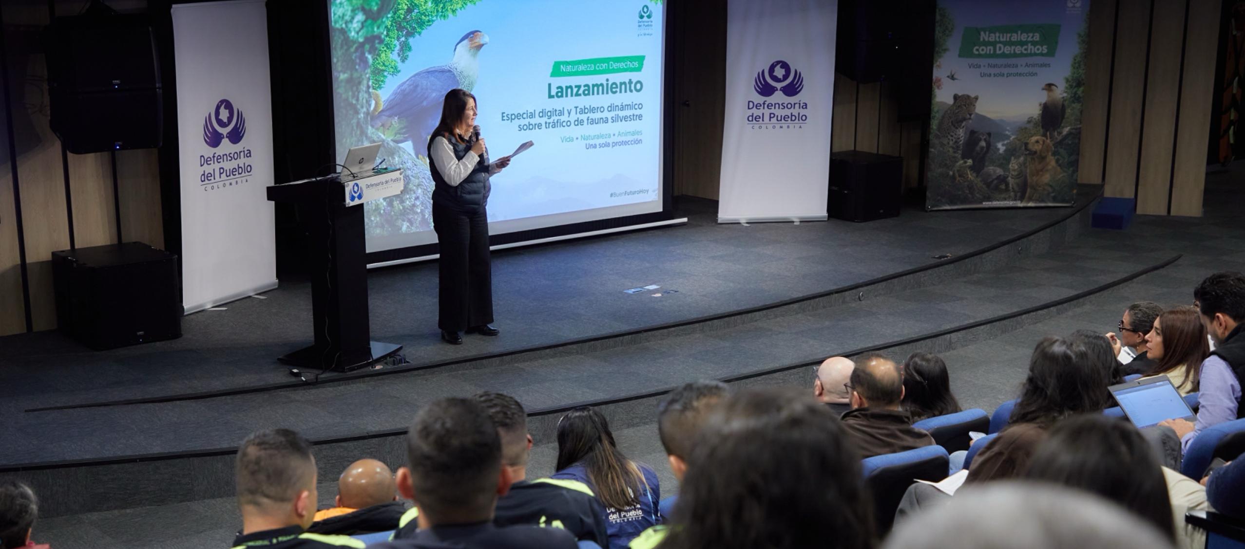 Iris Marín Ortiz, Defensora del Pueblo, durante la presentación de la investigación. 