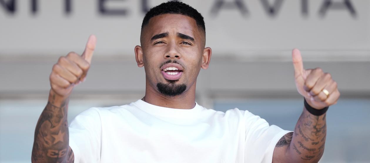 El atacante brasileño Gabriel Jesus a su llegada a Barcelona. 