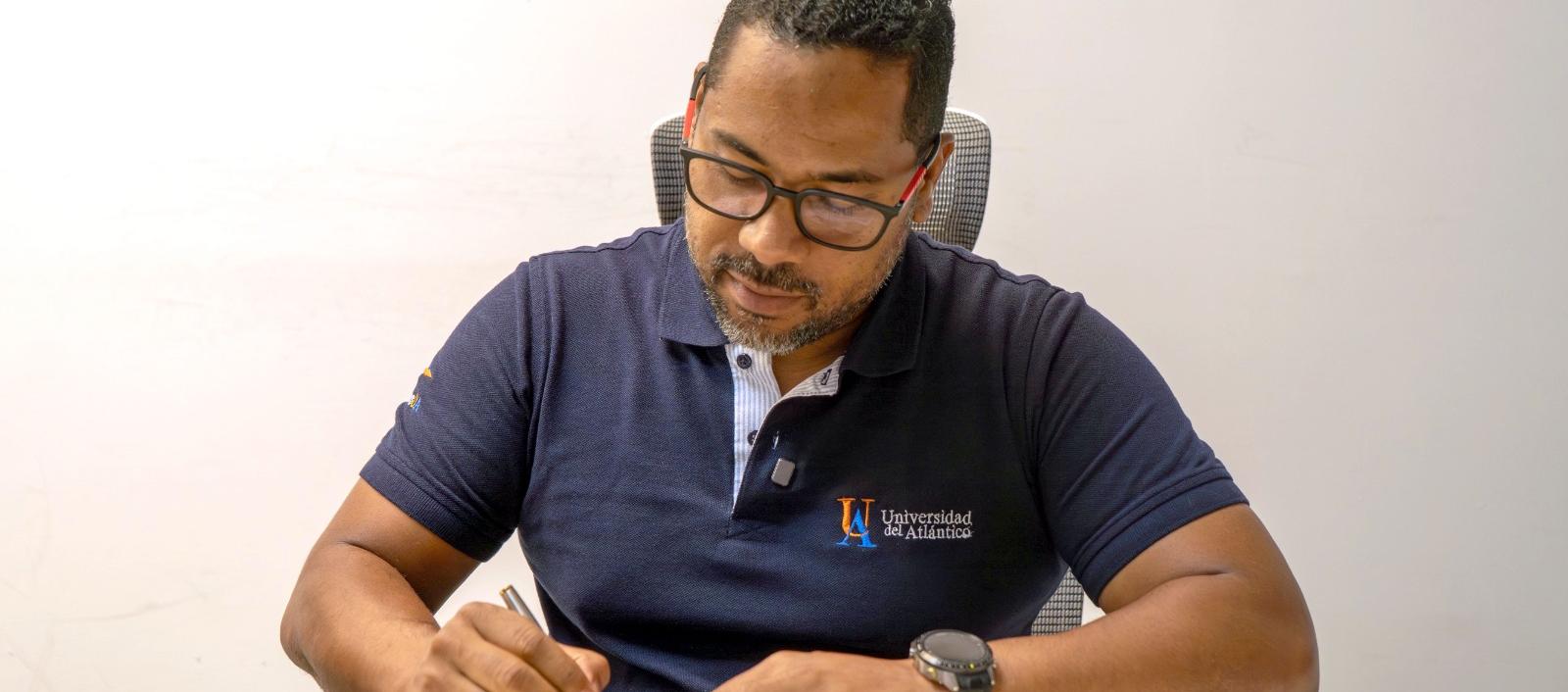 Leyton Barrios, rector de la Uniatlántico.