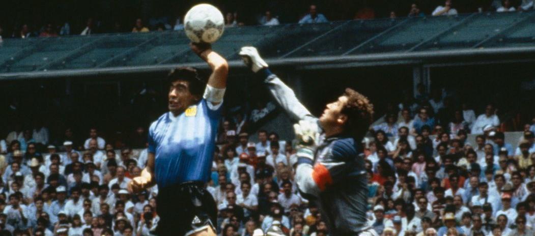 El gol con la mano de Diego Maradona ante Inglaterra, en México 86.