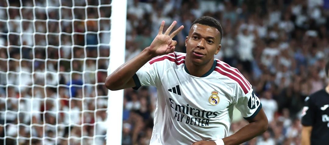 El francés Kylian Mbappé celebra tras marcar su tercer gol ante la Real Sociedad.