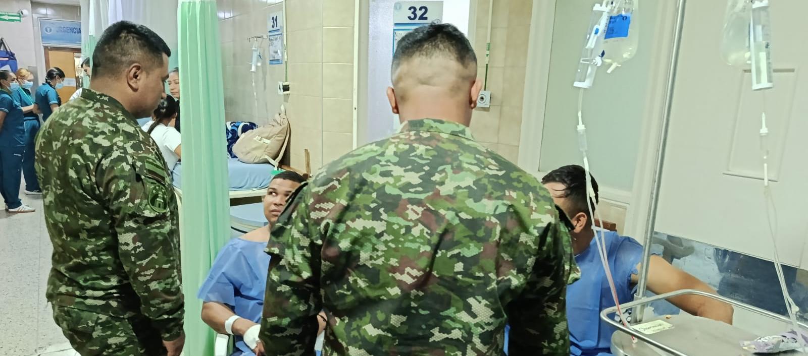 Militares reciben atención médica tras resultar heridos en ataque a base de Convención.