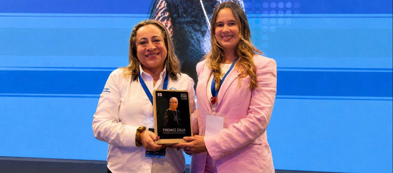 Reconocimiento a Gina Díaz Buelvas, directora del Voluntariado Unimetro.