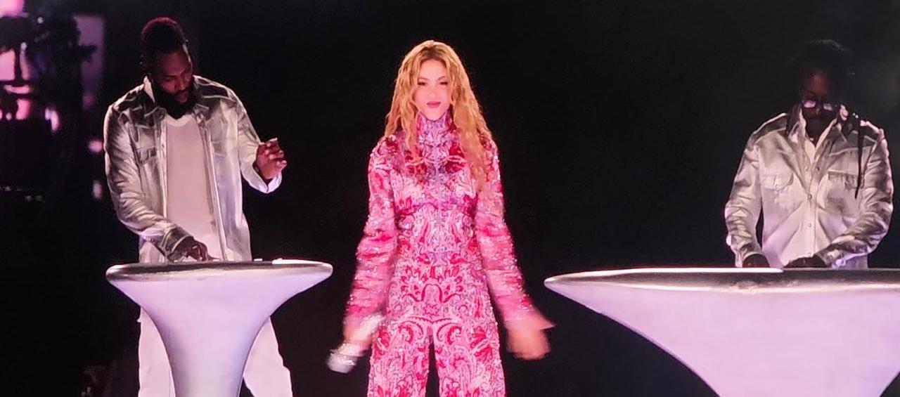 Shakira al inicial el show. 