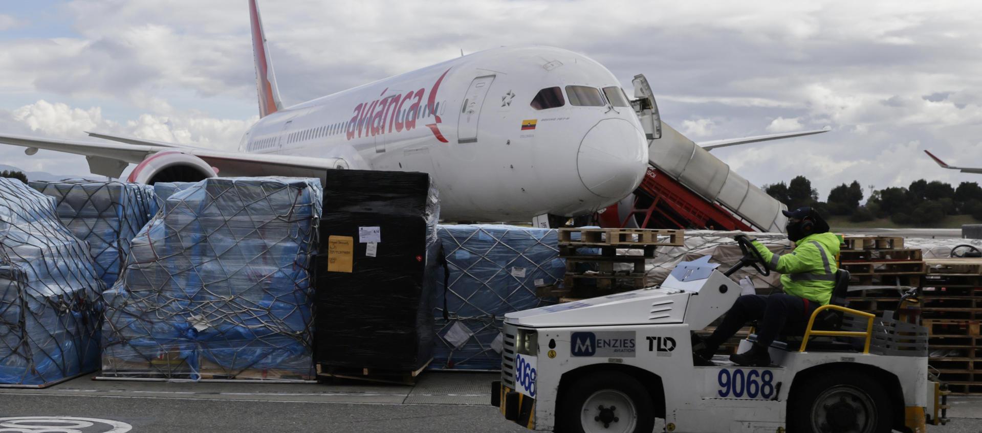 Avión Boeing 787 de la aerolínea Avianca que transportó ayudas humanitarias.