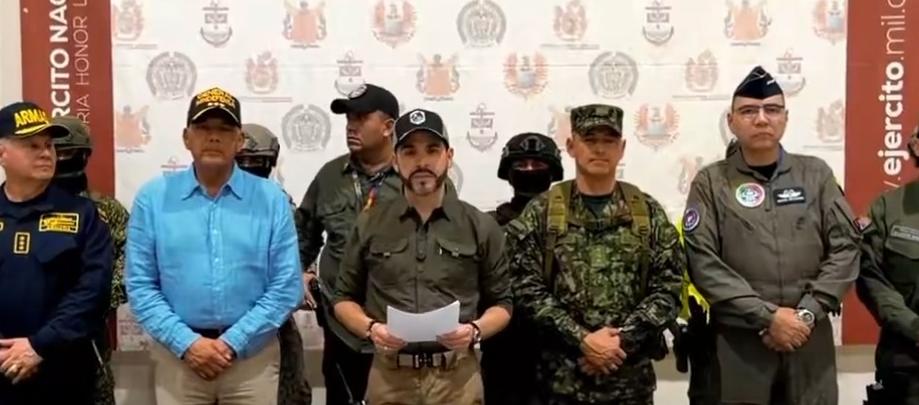 Abelardo De La Espriella acompañado por el ministro de Defensa, Jorge Mora.
