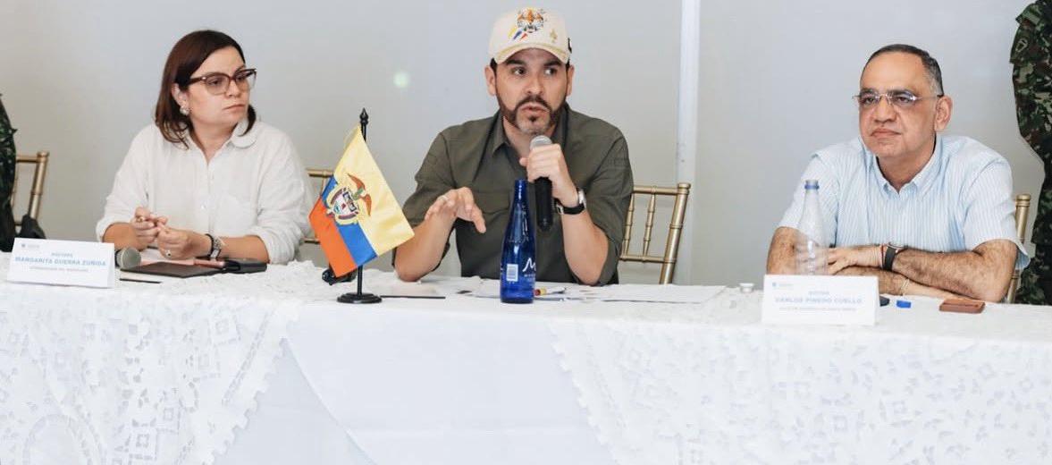 La Gobernadora del Magdalena, Margarita Guerra; el Presidente Abelardo De La Espriella; y el Alcalde de Santa Marta, Carlos Pinedo.
