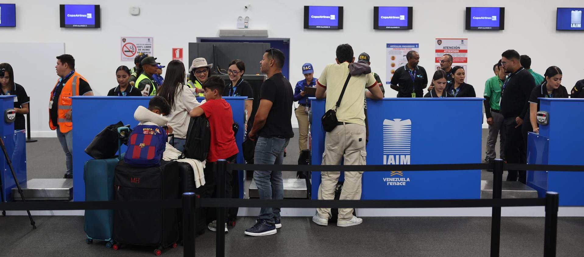 Zona de recepción de pasajeros en el aeropuerto Simón Bolívar. 
