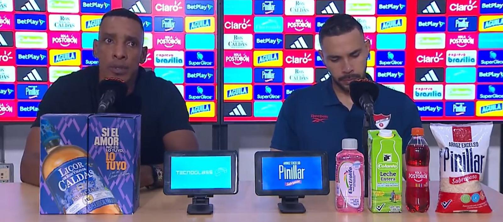 El técnico Luis Amaranto Perea y el portero Eder Chaux.