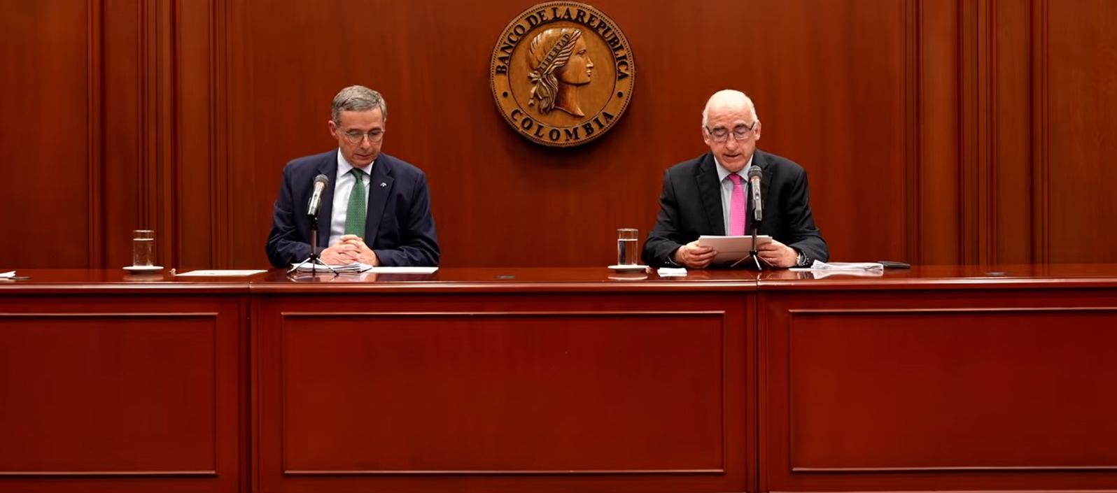 El Ministro de Hacienda, Miguel Gómez Martínez, y el gerente Leonardo Villar Gómez.