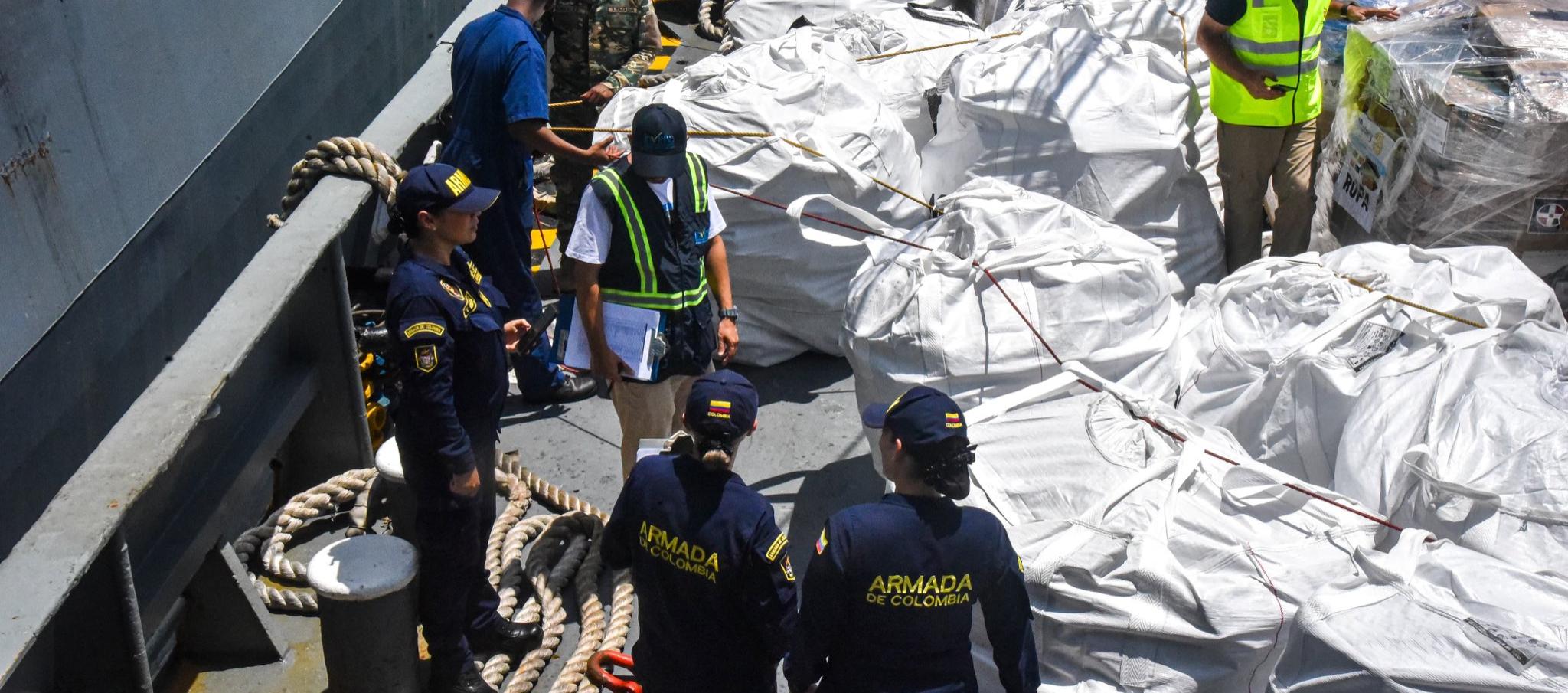 Buque Almirante Didiez Burgos en el que llegó la ayuda humanitaria de República Dominicana.