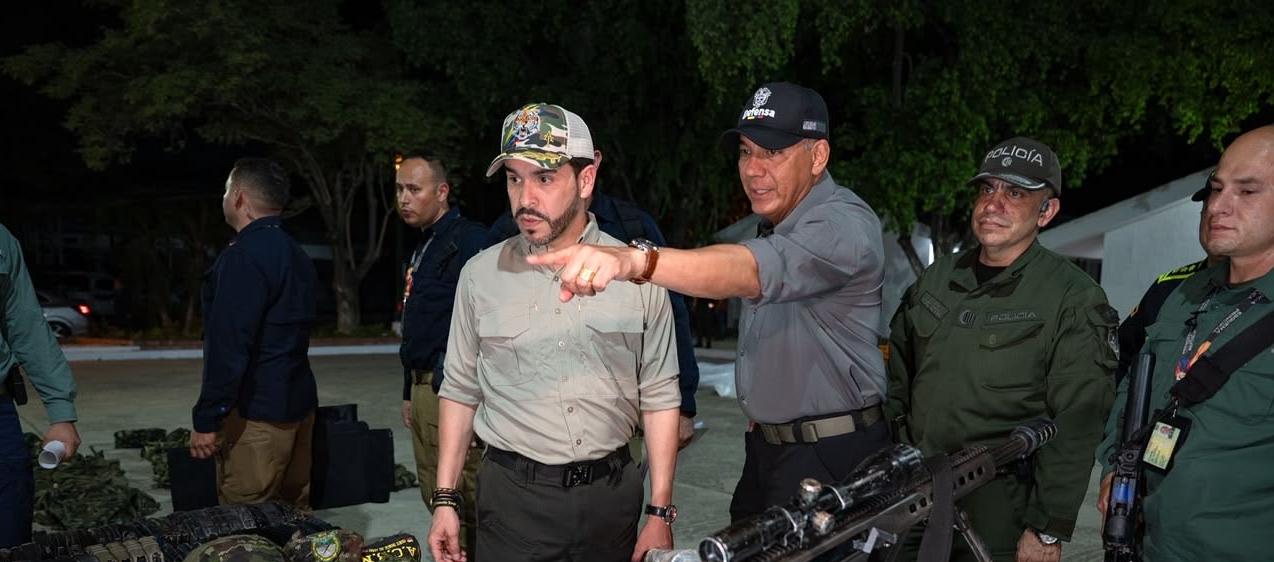 El Presidente De La Espriella y el MinDefensa Jorge Mora, en la rueda de prensa tras el operativo contra las ACSN.