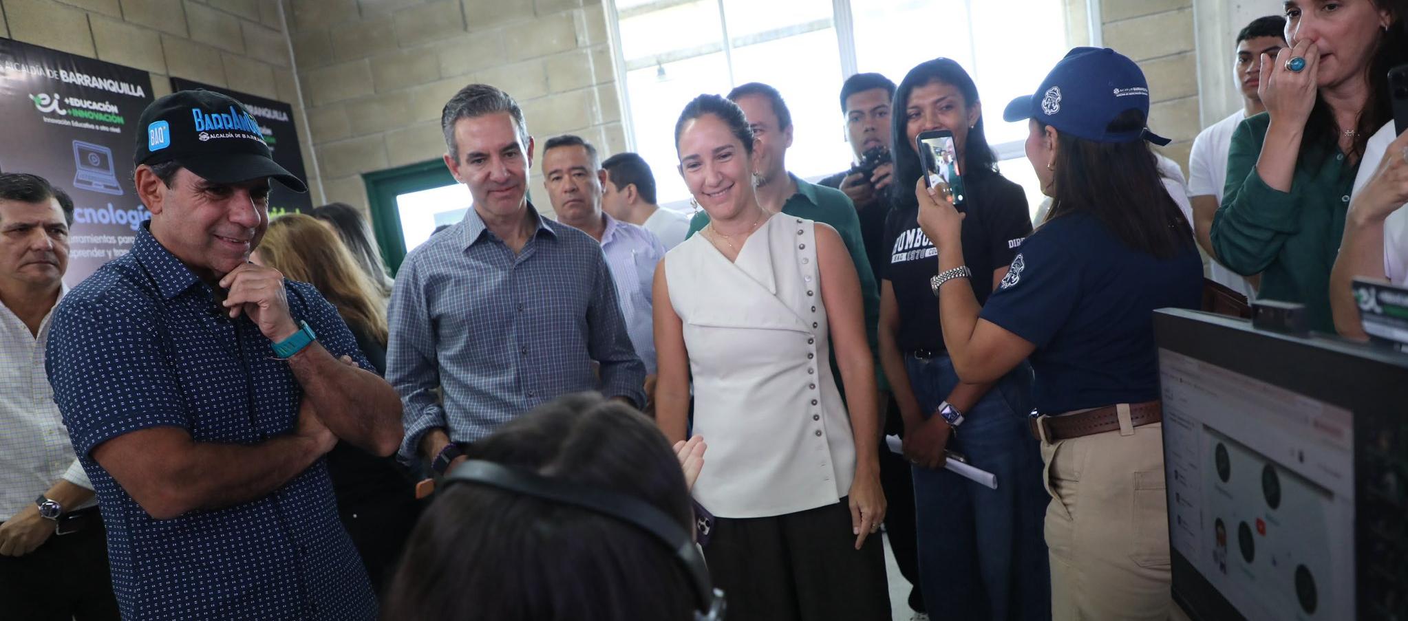 El alcalde de Alejandro Char con David Vélez y María Vélez.