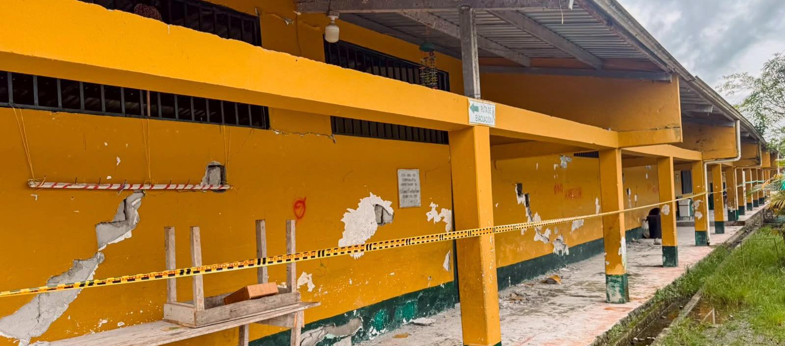 Escuela afectada por el terremoto del 10 de agosto.