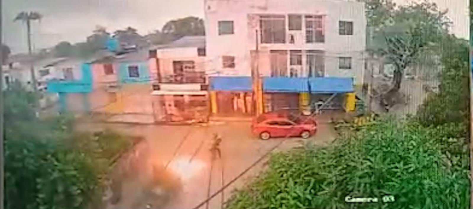 Momento en que cayó el cable de alta tensión. 