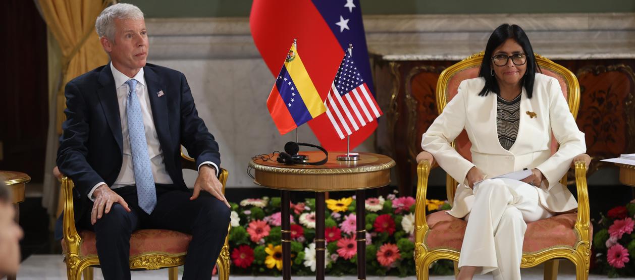 El secretario de Energía de Estados Unidos, Chris Wright y la presidenta encargada de Venezuela, Delcy Rodríguez.