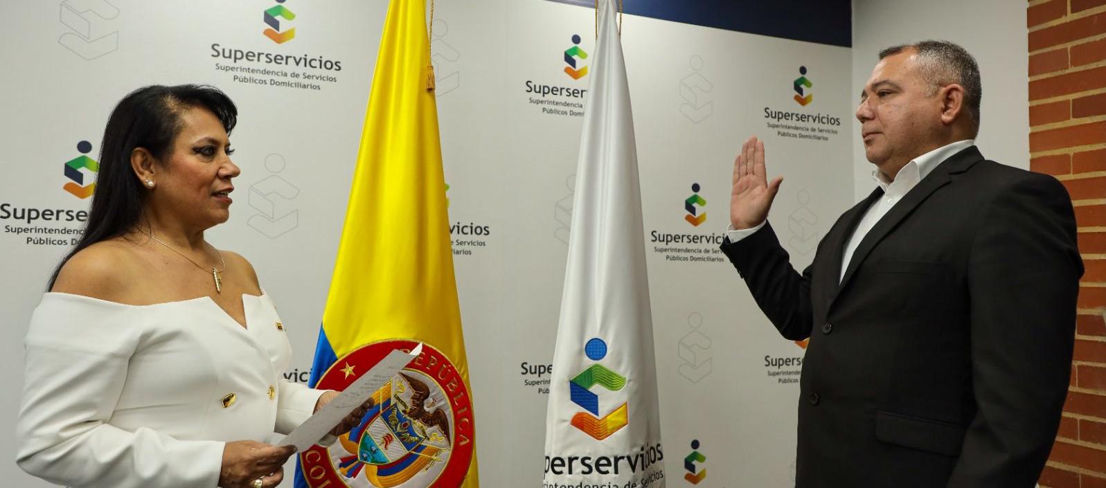 La superservicios encargada María Rocío Cortés Vargas y el agente interventor de Air-e, Ramiro Castilla.
