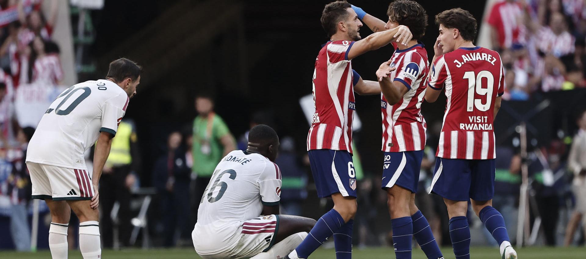 Los jugadores del Atlético de Madrid celebran la victoria 