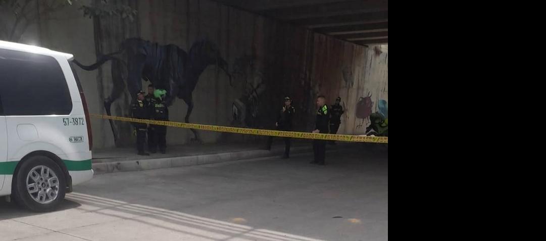 La Policía acordonó el área donde fueron encontrados los cuerpos. 