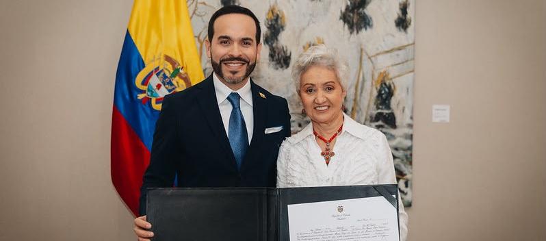 El Presidente de la República Abelardo De La Espriella  junto con la ministra Ilva Myriam Hoyos.
