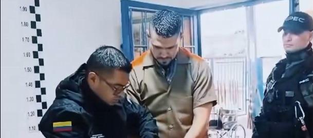 Juan Guillermo Monsalve cuando estaba en proceso de registro para ser trasladado a Cómbita. 