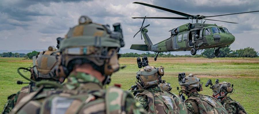 Personal del Ejército en acción ofensiva