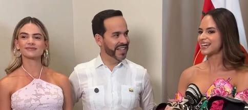 La primera dama Ana Lucía Pineda; el Presidente de la República, Abelardo De La Espriella; y la Reina del Carnaval 2027, Salwa Maloof Habib.