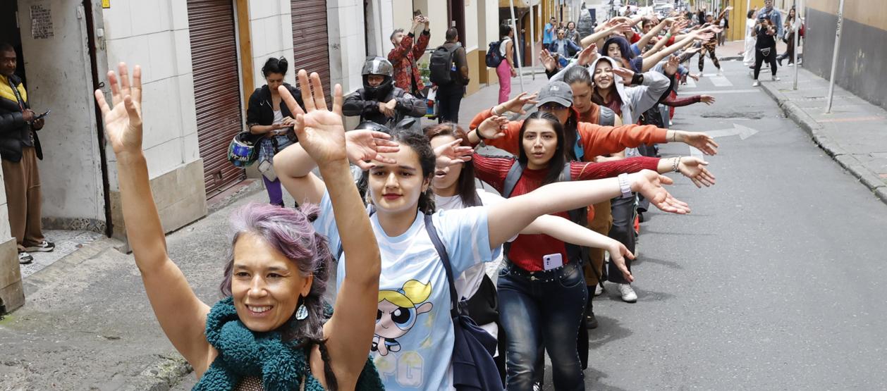 Protesta al frente del Ministerio de Cultura.