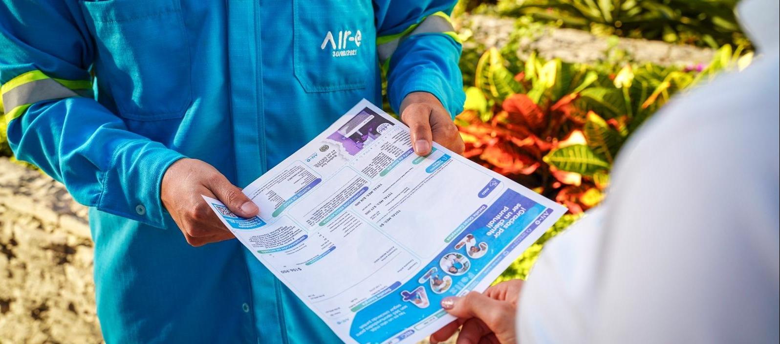 Factura de la empresa Air-e intervenida. 