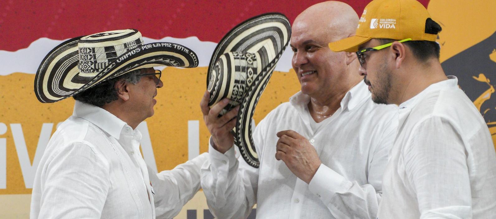 El expresidente Gustavo Petro y el exparamilitar Salvatore Mancuso. 
