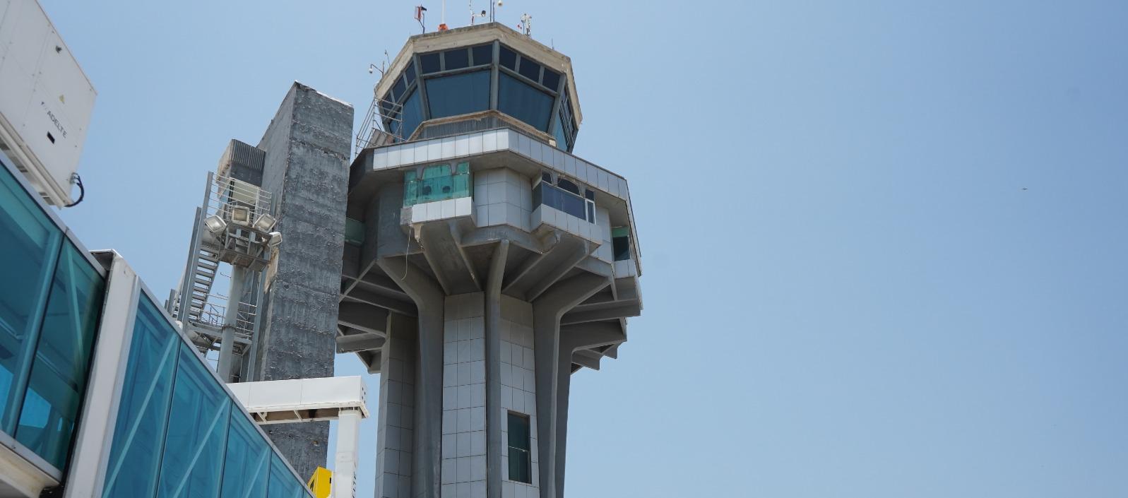 Torre de control del Aeropuerto Ernesto Cortissoz.
