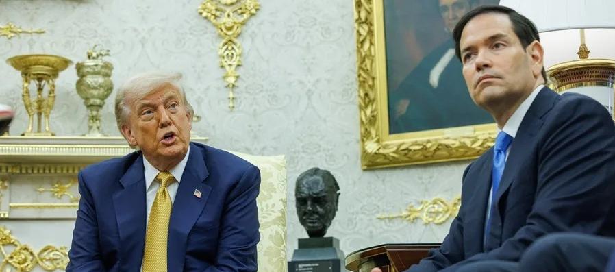 El presidente de Estados Unidos, Donald Trump, y el secretario de Estado, Marco Rubio.
