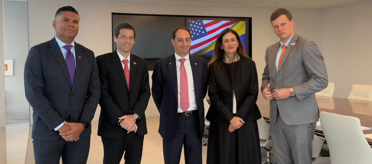 Vicepresidente y MinComercio de Colombia junto a directivos de PepsiCo.