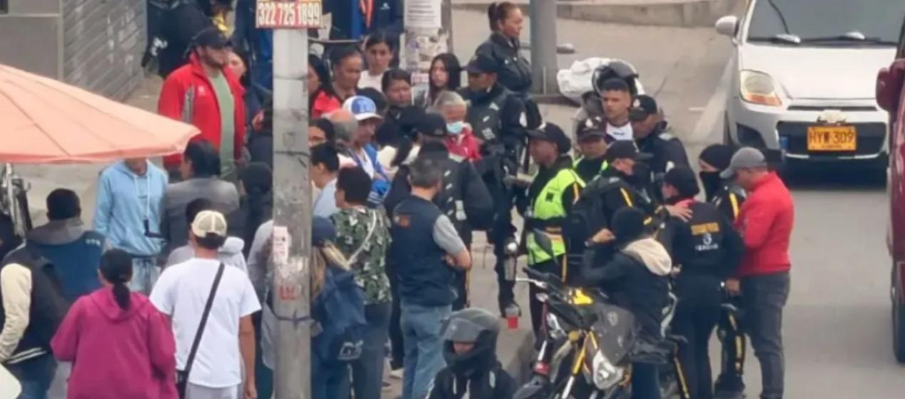El vigilante fue auxiliado por compañeros y llevado a una clínica, donde se confirmó su muerte. 